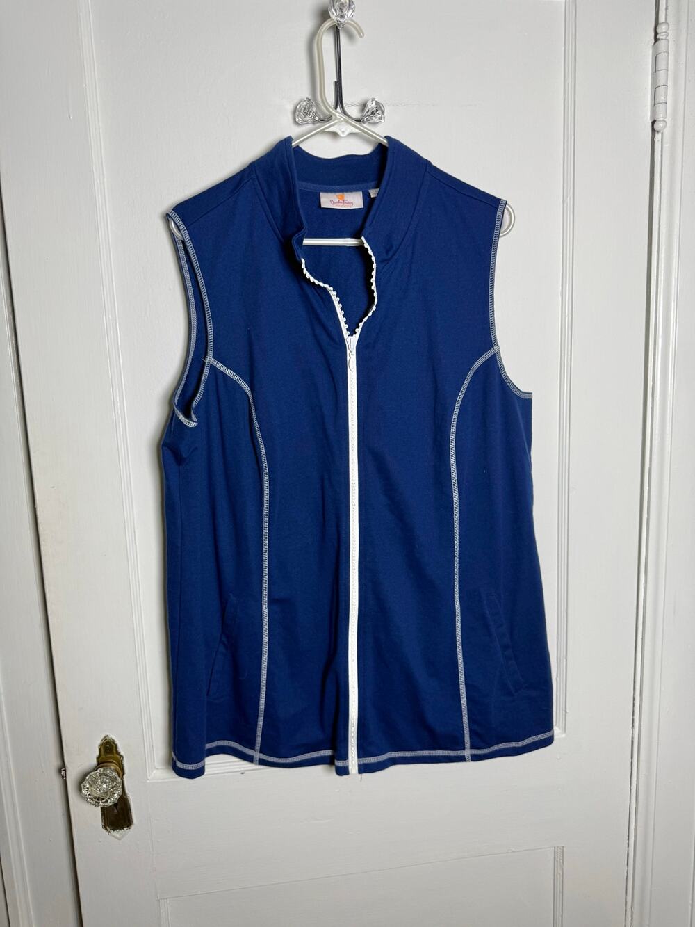 Quacker Factory Womens 1X Navy Blue Full Zip Sleeveless Vest White Stitching